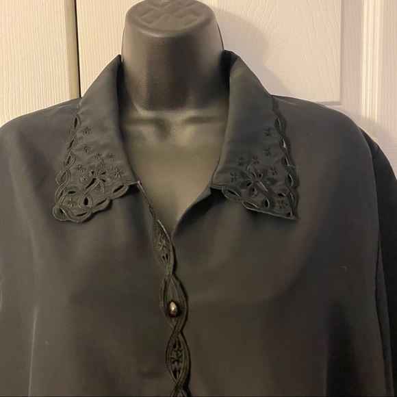 Embroidered blouse - Picture 3 of 4